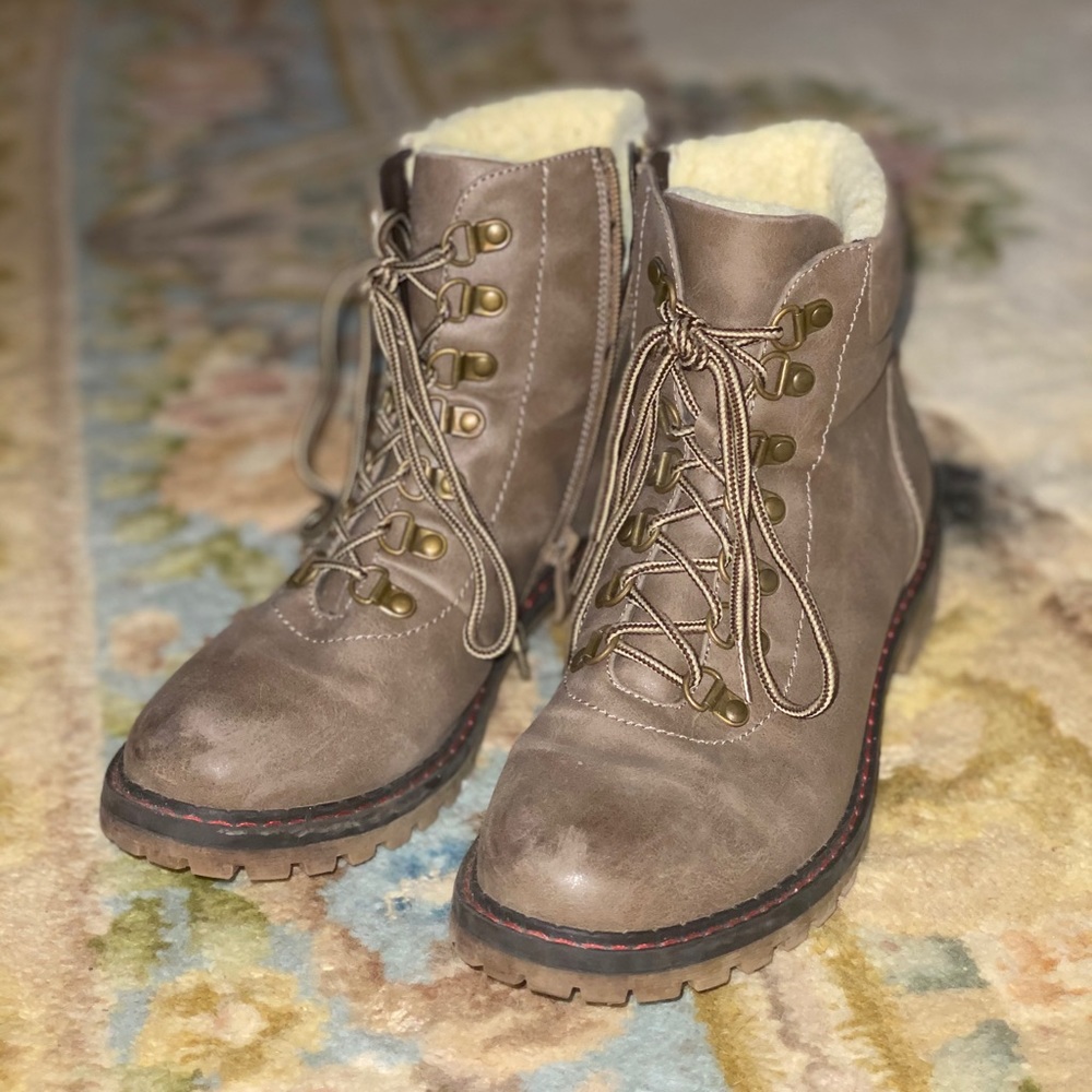 Free People lace up combat boots 7.5